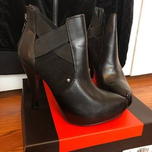 💥 New with box ! Guess booties size 9 💥